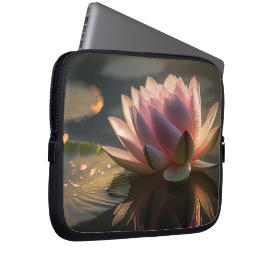 Rosa Lotus in der Morgenlicht-Laptop-Tasche Laptopschutzhülle (Vorne Rechts)