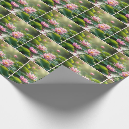 Rosa Lotus schwimmend in einem Teich Geschenkpapier (Ecke)