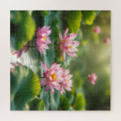 Rosa Lotus schwimmend in einem Teich Puzzle (Horizontal)