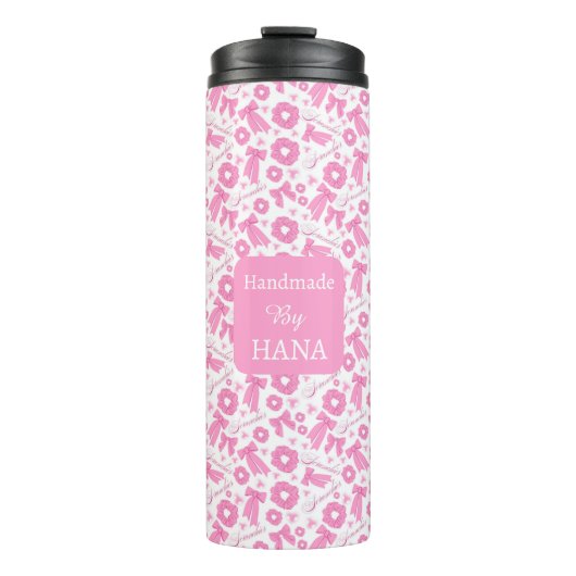 Rosa Mädchen-Schals-Muster Süßes Haar-Accessoire Thermosbecher (Vorderseite)