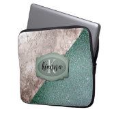 Rosa Marmor Minty Green Monogram Laptopschutzhülle (Vorderseite Links)