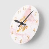 Rosa Marmor mit elegantem klassischem Firmenlogo Runde Wanduhr (Winkel)