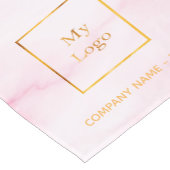 Rosa Marmorsalon mit Logo Kurzer Tischläufer (Ecke)