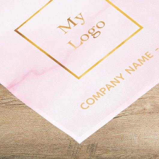 Rosa Marmorsalon mit Logo Kurzer Tischläufer