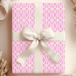 Rosa marokkanische Trellis Geschenkpapier<br><div class="desc">Mit diesem schicken marokkanischen Trellis Packpapier verwöhnen Sie Ihre Geschenke in exotischer Eleganz. Das zarte,  rosa Gittermuster auf einem knusprigen,  weißen Hintergrund schafft einen modernen und raffinierten Look und verleiht jedem Anlass eine Touch Wanderlust.</div>