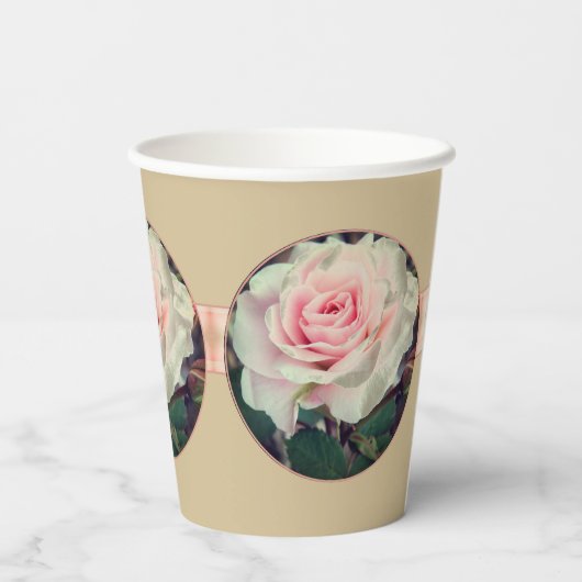 Rosa mit Beige Pappbecher (Rückseite)