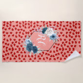 Rosa mit Monogramm blaue Blume mit roten Herzen Strandtuch (Vorderseite)