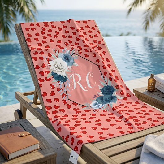 Rosa mit Monogramm blaue Blume mit roten Herzen Strandtuch