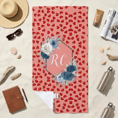 Rosa mit Monogramm blaue Blume mit roten Herzen Strandtuch