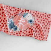 Rosa mit Monogramm blaue Blume mit roten Herzen Strandtuch