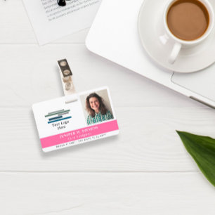 Rosa Mitarbeiterausweis mit Logo und Foto Ausweis