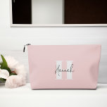 Rosa Modern Minimalistisch Mit Monogramm Zubehörtasche<br><div class="desc">Rosa Modernes,  Minimalistisches Mit Monogramm Design.</div>