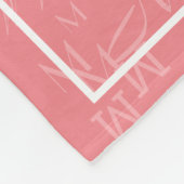 Rosa modernes Monogramm Fleecedecke (Ecke)