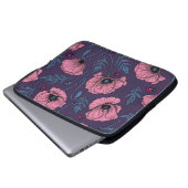 Rosa Mohn auf dunkelviolett Laptopschutzhülle (Vorne Knopf)
