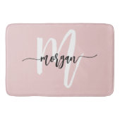 Rosa Monogram Girl's Dorm Room Badematte (Vorderseite)