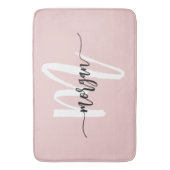 Rosa Monogram Girl's Dorm Room Badematte (Vorderseite Vertikal)