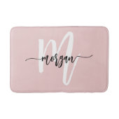 Rosa Monogram Girl's Dorm Room Badematte (Vorderseite)