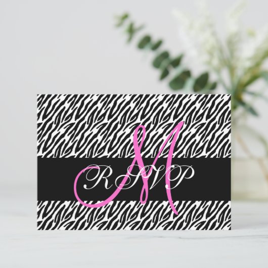 Rosa Monogram Zebra Print Wedding RSVP Card (Stehend Vorderseite)