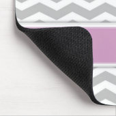 Rosa Monogramm-graues Zickzack des Buchstabe-J Mousepad (Ecke)