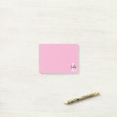 Rosa Monogramm-Name-Skript personalisiertes Design Post-it Klebezettel (Auf Schreibtisch)