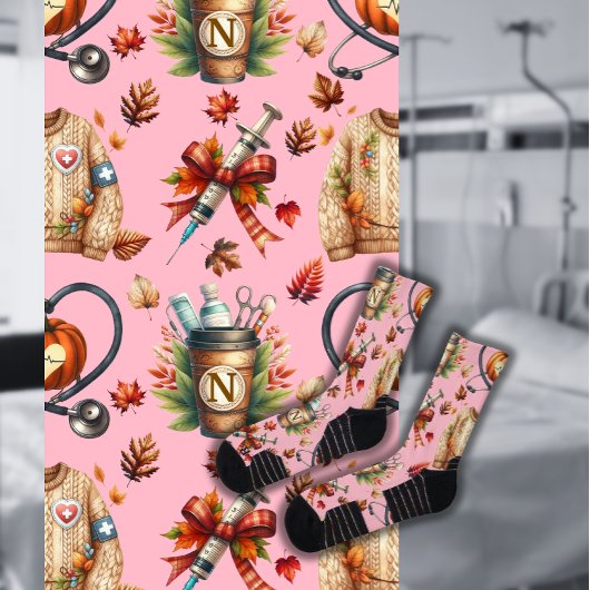 Rosa Monogramm Nurse Essentials Crew Socken