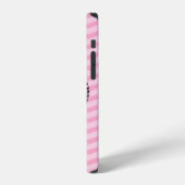 Rosa monogrammiertes Chevron-Muster iPhone 12 Hüll Hülle (Linke Seite)