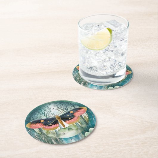 Rosa Moth Forest Night Runder Pappuntersetzer (Vor Ort)