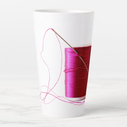 Rosa Nadel und Thread Latte Tasse (Vorderseite)