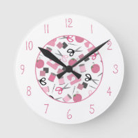 Rosa nähende themenorientierte Uhr