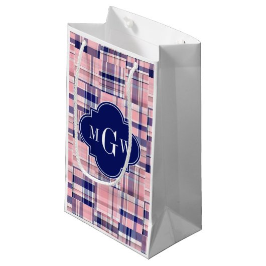 Rosa, Navy Blue Preppy Patchwork Madras Monogram Kleine Geschenktüte (Vorderseite Schrägansicht)
