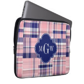 Rosa, Navy Blue Preppy Patchwork Madras Monogram Laptopschutzhülle (Vorne Rechts)