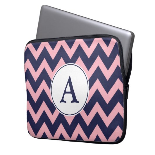 Rosa Navy Monogram Laptop Sleeve (Vorderseite Links)