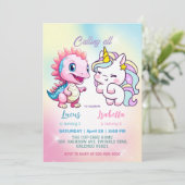 Rosa Niedliche Einhorndinosaurier Regenbogen Gebur Einladung (Stehend Vorderseite)