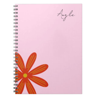 Rosa Notizbuch mit Blumendesign und Namensschild Notizblock