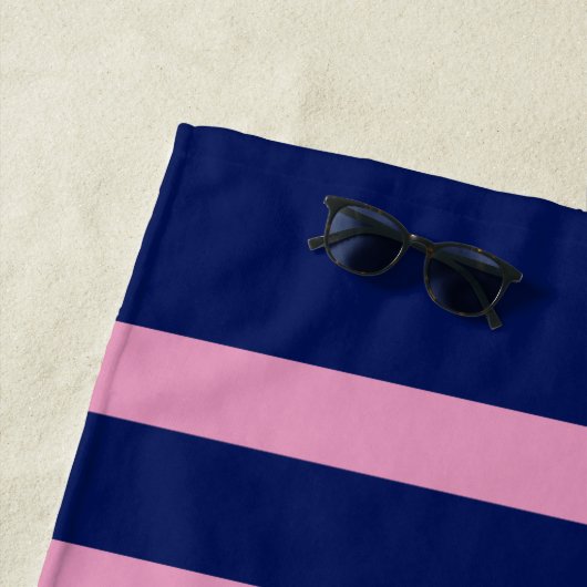 Rosa Oktopus mit blauen und rosa Streifen Strandtuch (Beispiel)