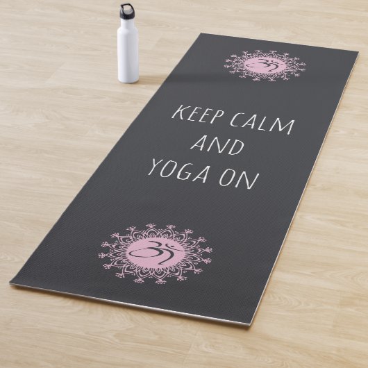 Rosa Om & Mandala Behielt Calm und Yoga On Yogamatte (Beispiel)