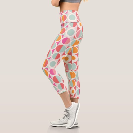 rosa Orange Blaues geometrisches Muster Capri Leggings (Links)