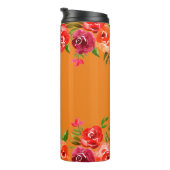 Rosa Orangefarbene Blume auf Orange Thermosbecher (Nach rechts gedreht)