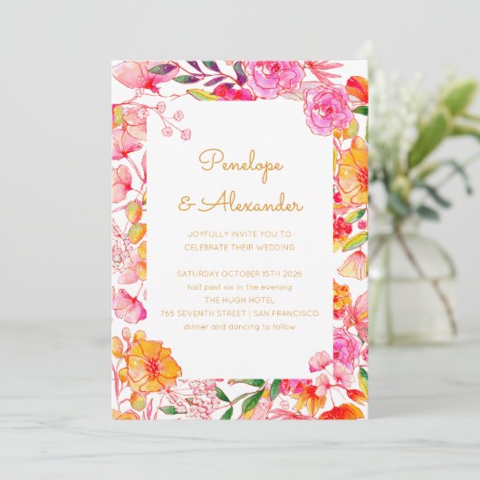 Rosa Orangefarbene Blume Script Chic Wedding Einladung (Stehend Vorderseite)