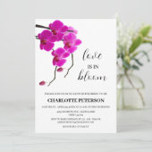 Rosa Orchidee Liebe ist im blauen Brautparty Einladung (Stehend Vorderseite)