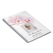 Rosa Orchideen auf dem White Funeral Memorial Gäst Notizblock (Rechte Seite)