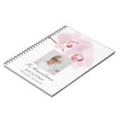 Rosa Orchideen auf dem White Funeral Memorial Gäst Notizblock (Linke Seite)