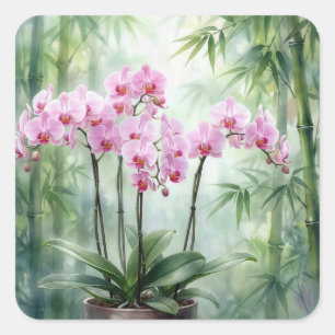 Rosa Orchideen auf grünem Bambushintergrund Quadratischer Aufkleber