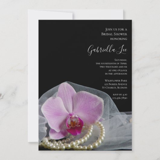 Rosa Orchideen und Perlen auf schwarzem Brautparty Einladung (Vorderseite)
