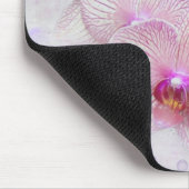 Rosa Orchideen und Schmetterling Mousepad (Ecke)