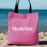 Rosa Personalisierte Tasche für Bachelorette<br><div class="desc">Lustiges kokettes Rosa mit einfachen vertikalen Blockbuchstaben,  um für jeden Gast am Junggeselinnen-Abschied individuell zu gestalten. Hübsche Sake Gunst für jede Veranstaltung bachelorette,  Girls Wochenende,  Familie Wiedersehen,  Pool Party und mehr! Nachricht,  wenn du etwas Anderes will als das,  was du hier siehst-glücklich,  etwas für dich maßgeschneidert zu schaffen.</div>