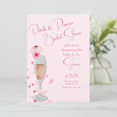 Rosa Petalen und Prosecco-Brautparty Einladung (Stehend Vorderseite)