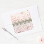 Rosa Petunia auf eleganten, weißen, glänzenden Auf Quadratischer Aufkleber (Umschlag)