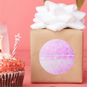 Rosa Petunia auf eleganten, weißen, glänzenden Auf Runder Aufkleber