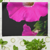 Rosa Petunia-Blume Geschirrtuch (Gefaltet)